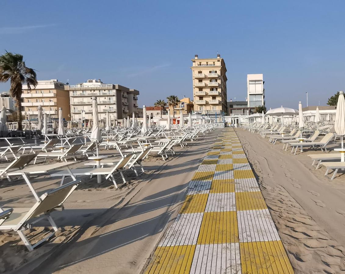 Hotel Tivoli Misano Adriatico Exterior foto